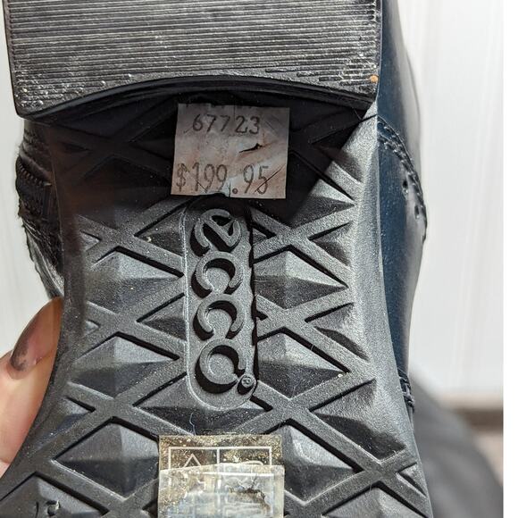 Ecco Women's Black Leather Tall Riding Boot Wingtip Detail Side Zipper Size 37 - Picture 9 of 9